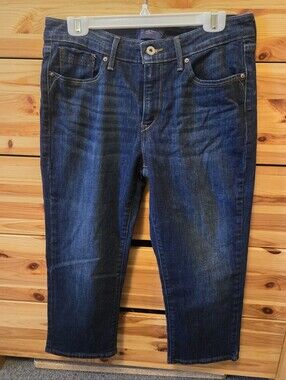 LEVI'S Women’s Dark Wash Demi Curve Classic Capris Jeans. Size 10.